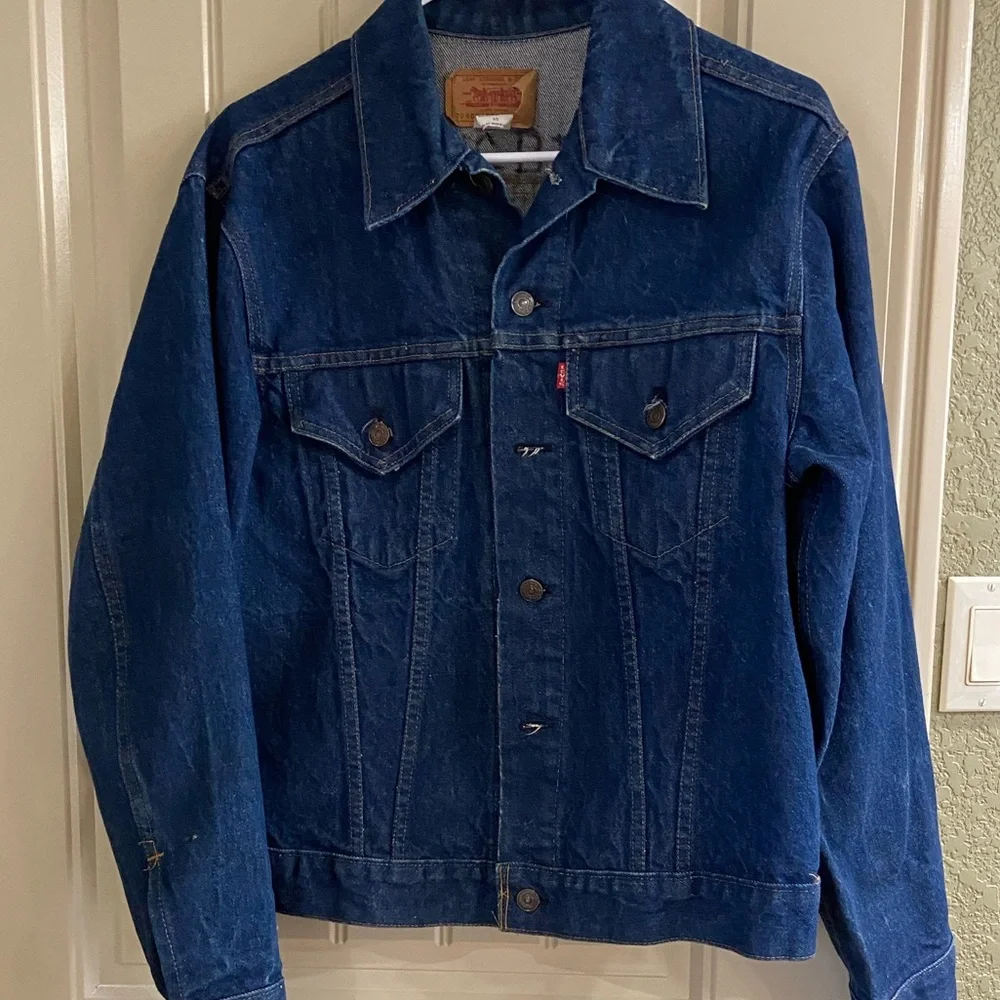 Men’s Dark Blue Denim Jacket by Levi Brand. - Picture 5 of 16